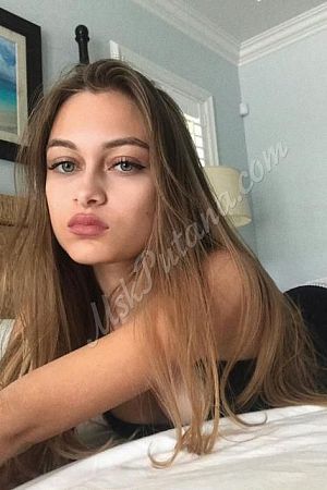 Света, метро Строгино