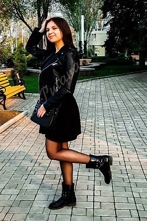 Лариса, метро Красносельская