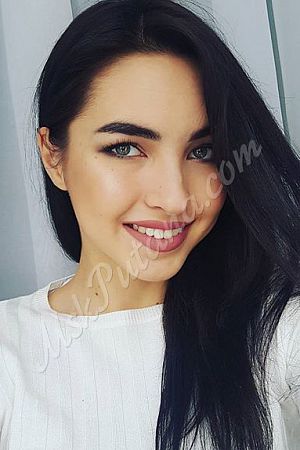 Алла, метро Менделеевская