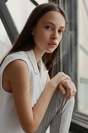 Катерина, метро Молодёжная